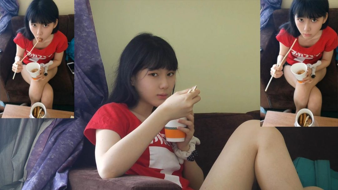 馨颖纪实片《放课后前传》：舔脚，咬脚趾，即兴TK，短肉丝，细绳勒脖子反手吊-5