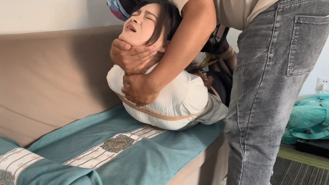 员工请假 第2天回公司上班 老板把她迷晕捆绑放置加虐待-2