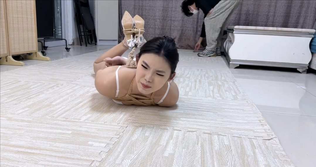 梦川工作室 [雯雯] 为追回被骗的投资款，一边跳舞一边爬行奋力挣扎的雯雯 [第二系列] (下编)-1