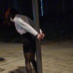 OL楼道西装手铐+蒙眼背铐在红绿灯杆上SubM