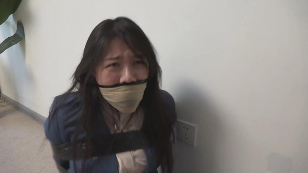 逍遥精拍作品《事务所袭击事件上集》，漂亮的OL们被蒙眼堵嘴捆做粽子-12