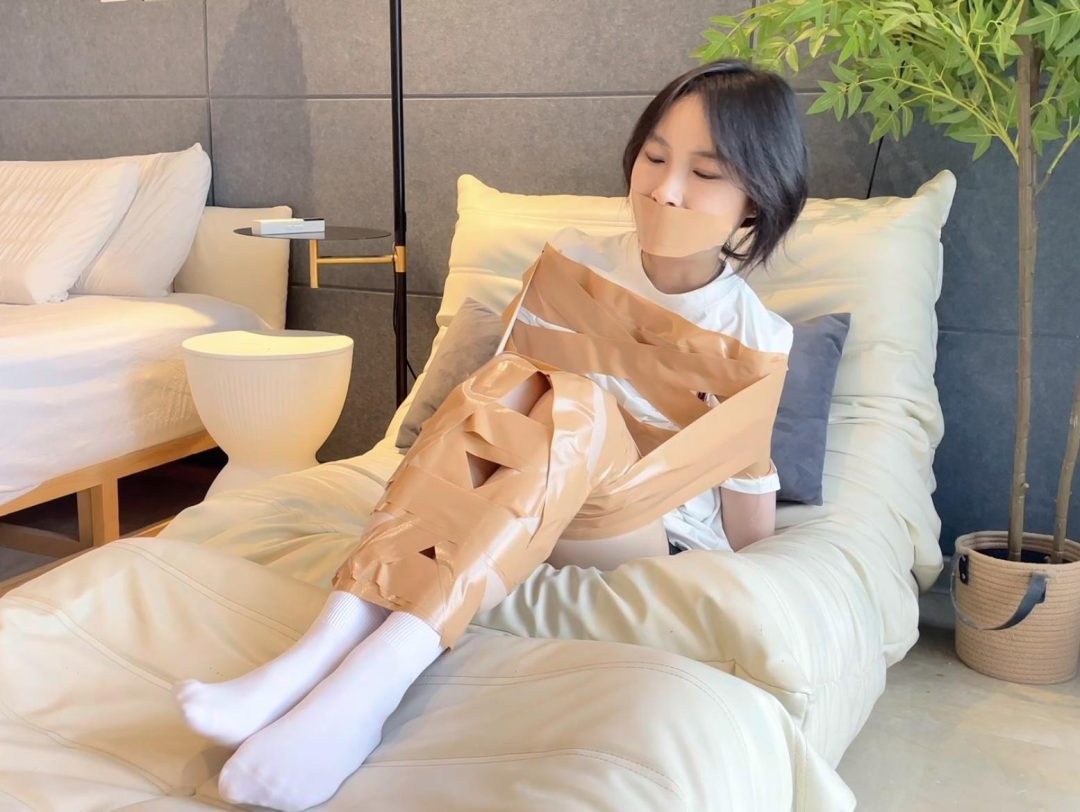 【缚艺录】【小媛】新模小媛，胶带束缚的体验-3