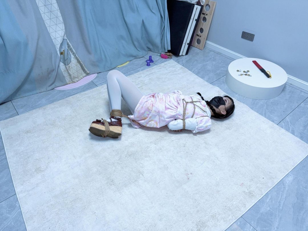 【咕咕】lo娘のDID逃生挑战2-驷马移动测试篇（3种姿势卖力挣扎移动、闻鞋气味惩罚、采访感受）-5