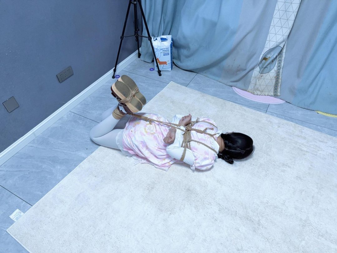 【咕咕】lo娘のDID逃生挑战2-驷马移动测试篇（3种姿势卖力挣扎移动、闻鞋气味惩罚、采访感受）-4