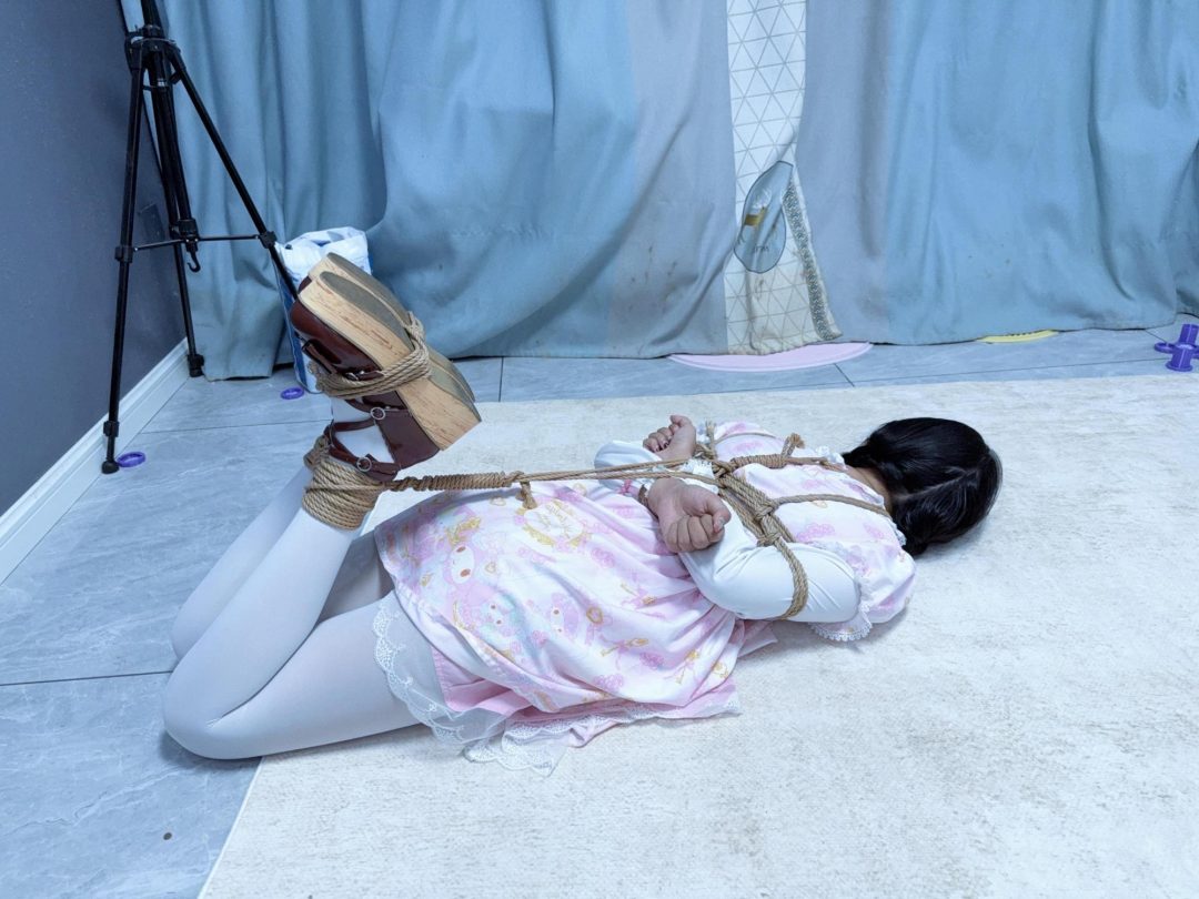 【咕咕】lo娘のDID逃生挑战2-驷马移动测试篇（3种姿势卖力挣扎移动、闻鞋气味惩罚、采访感受）-1