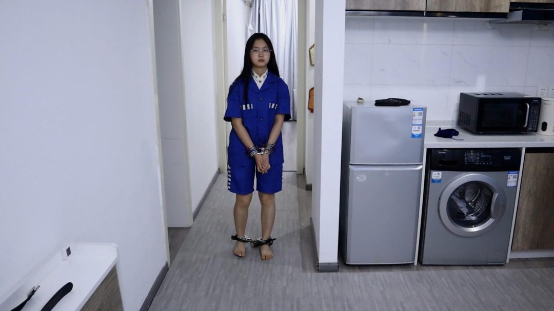 幼师果果向孩子们投毒被捕 审讯审判处决挠脚挠全身TK 手铐脚铐脚镣 真实18岁高中生-11