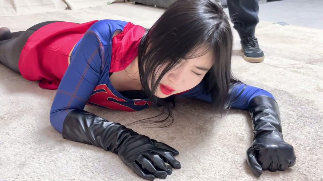 女英雄研究所 [李然 吴晗]女超人惨败:女魔王的凌辱 正片 双女超人上集-16