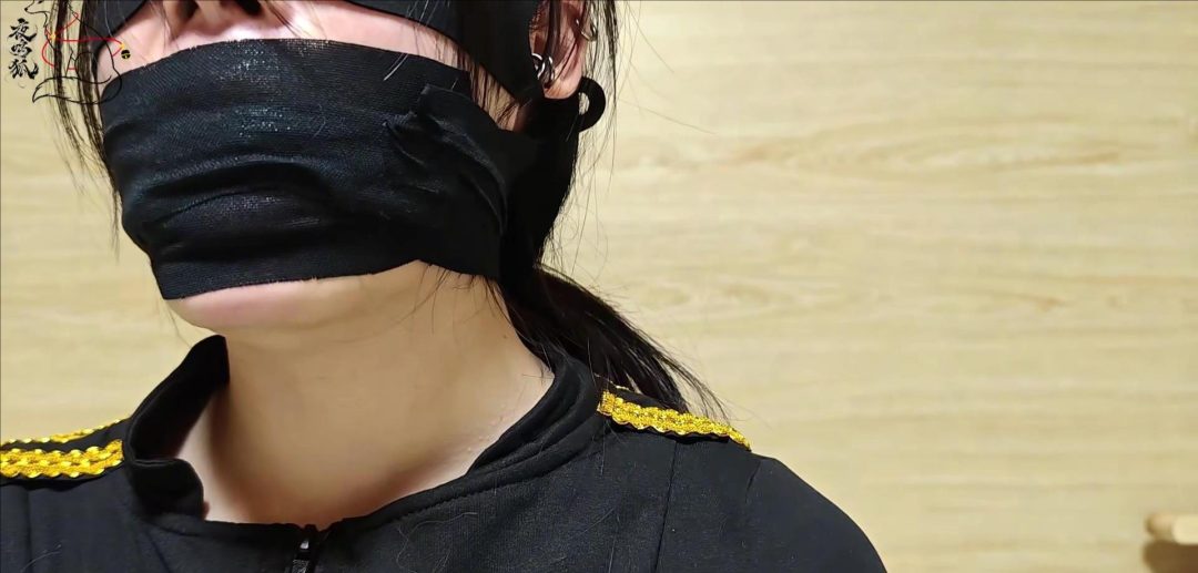 【夜鸣狐】【丝袜堵嘴】【裹手】丝袜堵嘴裹手+胶带紧缠包裹 完全无法逃脱差点要哭了!-5