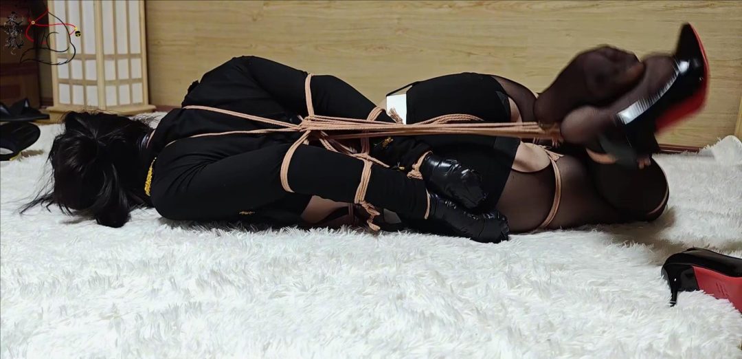【夜鸣狐】【丝袜堵嘴】【裹手】丝袜堵嘴裹手+胶带紧缠包裹 完全无法逃脱差点要哭了!-4