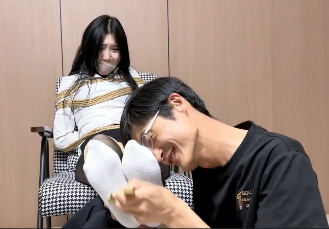 绳密的李子 云雀定拍——美女教师训导学生却被反绑-5