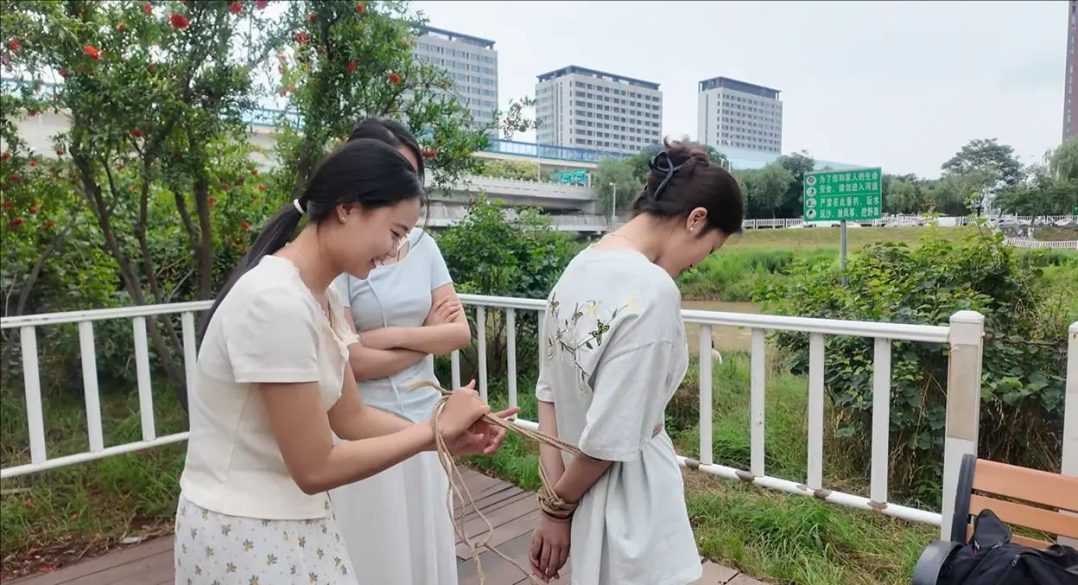 三支校花 捆绑体验 逃脱倒计时-2