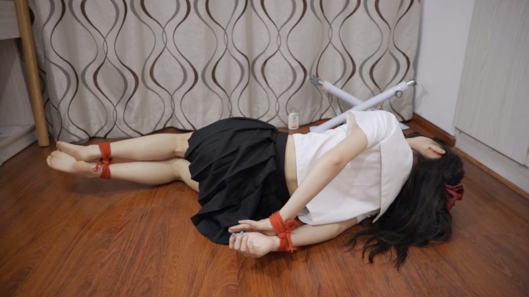 【cc777】舞蹈生小慧现役18岁女大JK裸足白袜红绳紧缚挣脱限时挑战-4