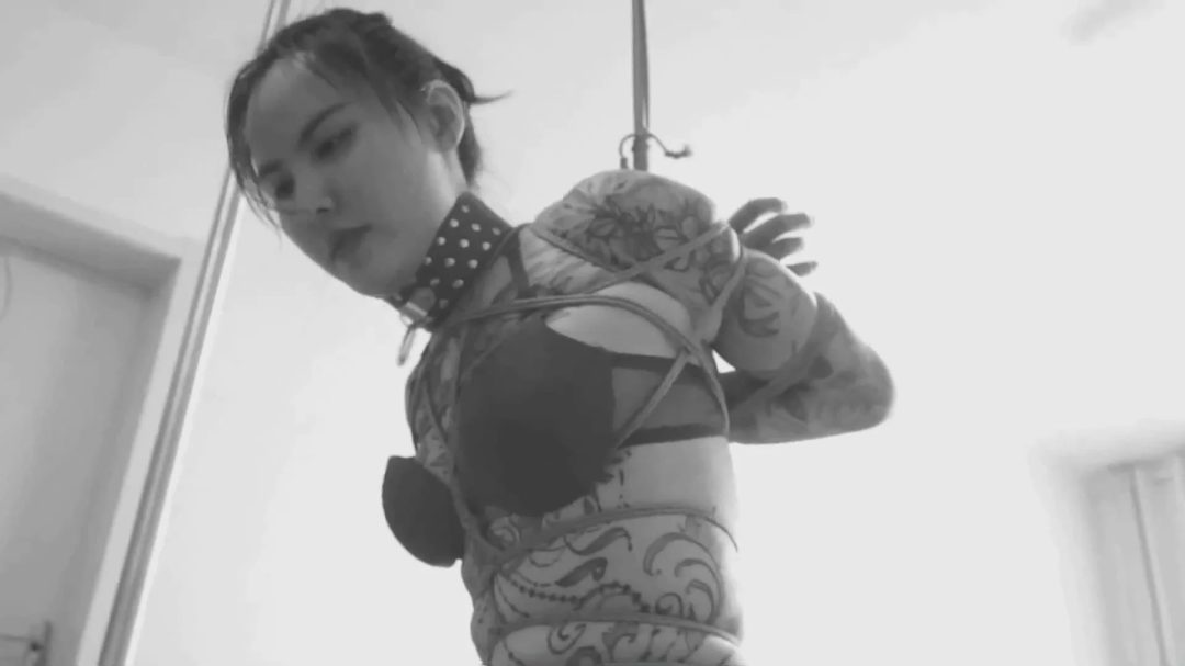 遥大制作《暗网04完结篇》，被暗网的买家买走的美女们都过着生不如死的日子，可是还是有人不断中招...-6