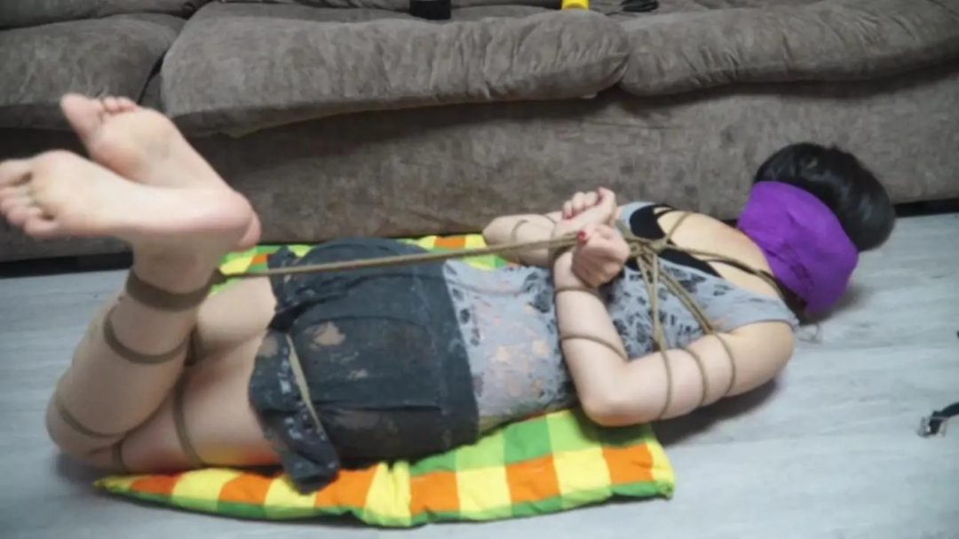 逍遥定拍：柳洋家中遇劫驷马捆堵苦苦挣扎终获救-2