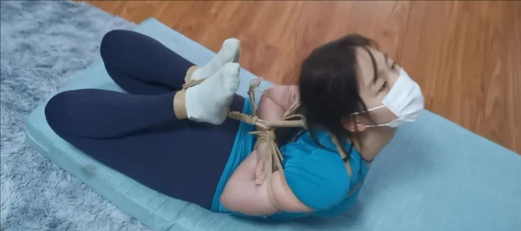 奥特曼也很酷 ：新妹子诗诗 脚尖碰到头顶的极限驷马-4