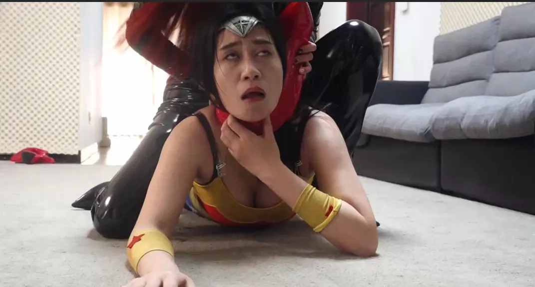 灰鸟神奇女侠-沦陷-肢体、强吊折磨-1 灰鸟神奇女侠-沦陷-肢体、强吊折磨-1