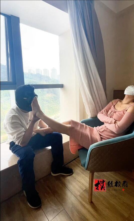 高冷妹妹初次体验舔脚-8