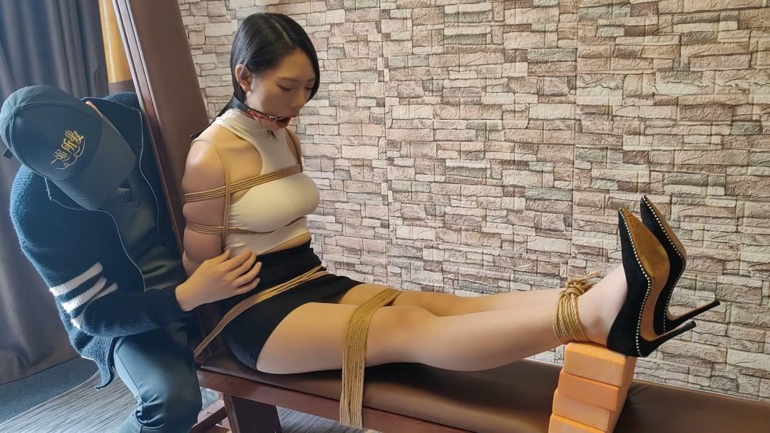 一绳所爱工作室定拍：大学生莹莹后手观音老虎凳拷问-5