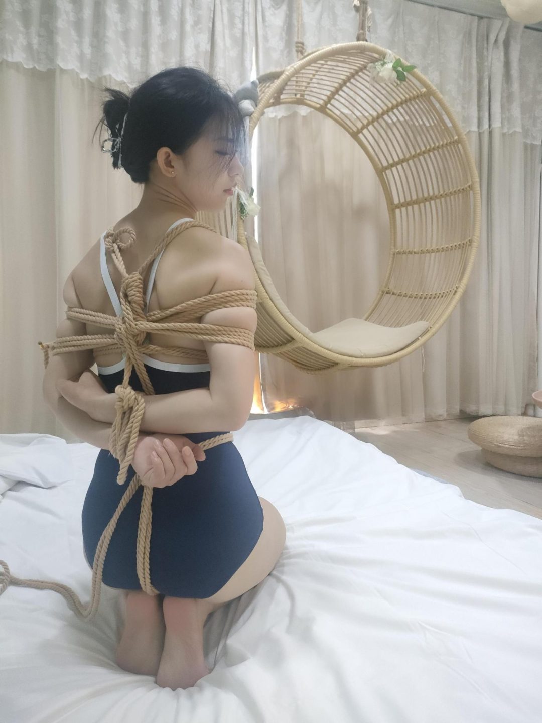 舞蹈气质小姐姐泳衣紧缚调教约拍（足底tk、精油按摩tk、极限驷马、蒙眼嘟嘴+挑逗亲吻、吊绑荡秋千、滴蜡皮鞭、放置play）-2