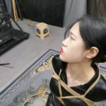 超级紧缚玩腻了，竟然主动说要玩3角铁笼禁锢，禁锢进去后才知道生不如死的感觉....