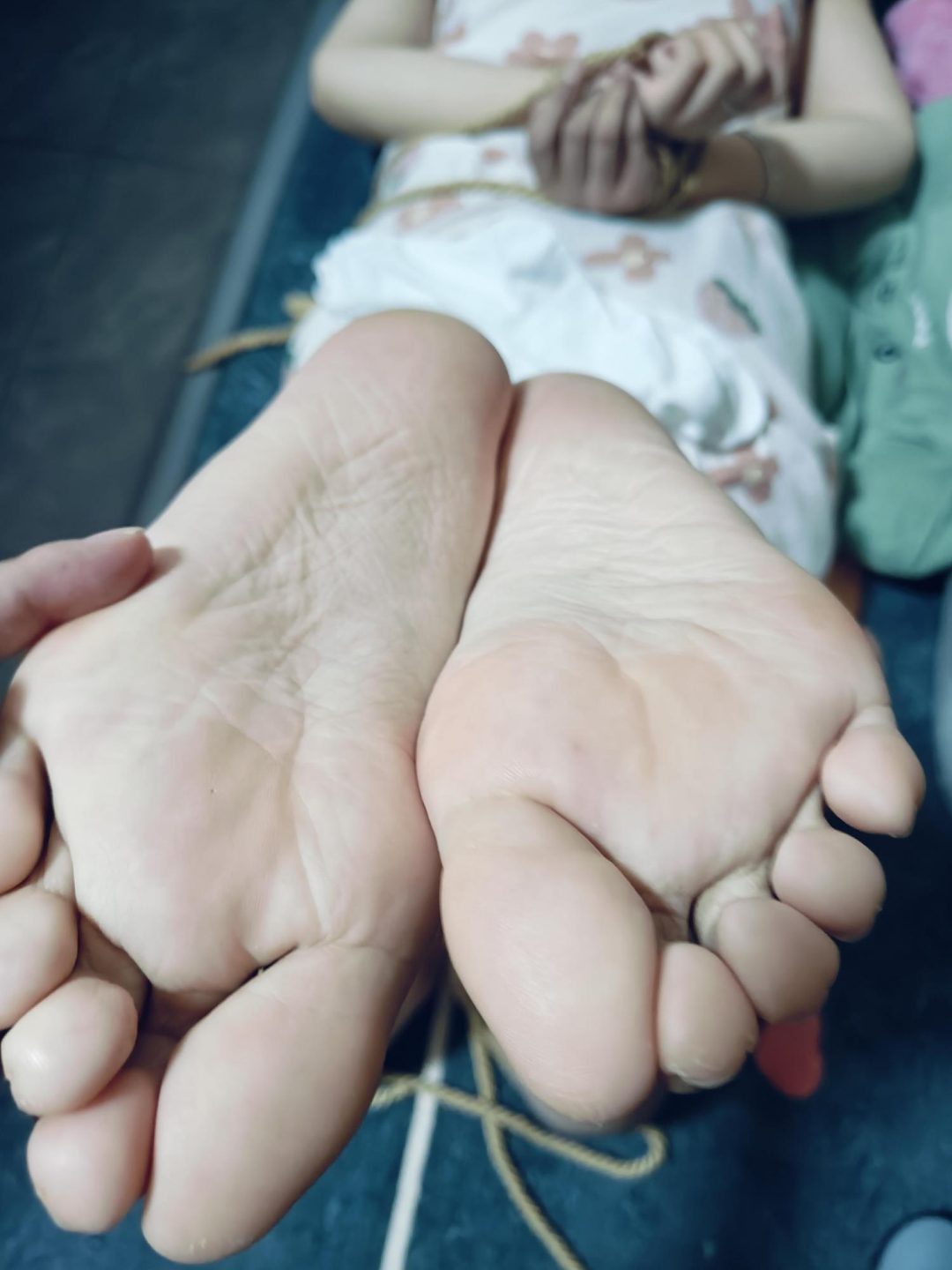 白袜捆绑挠痒-2