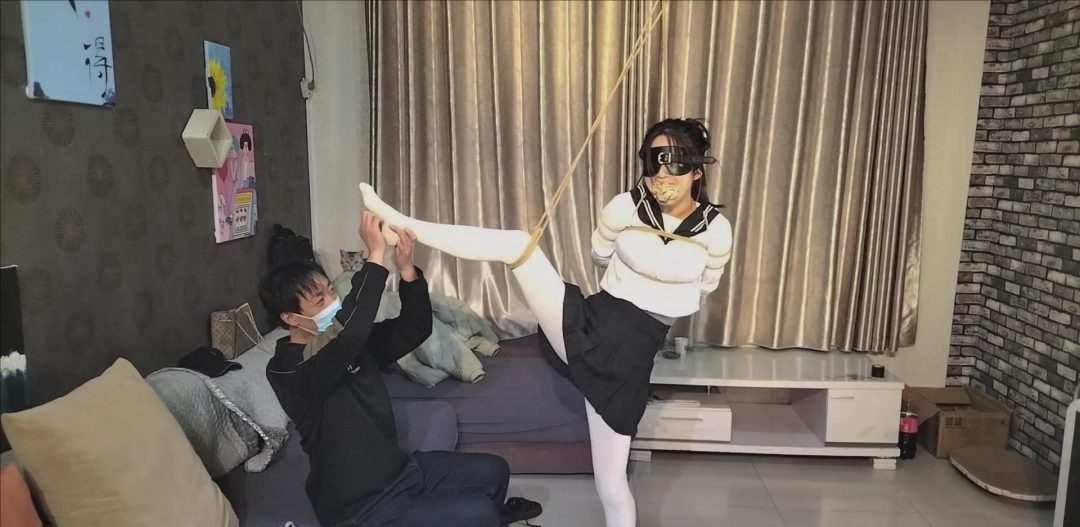 【蝶梦的特殊服务】单腿五花紧搏吊 口球丝袜堵嘴 眼罩蒙上了眼 鞭打-1