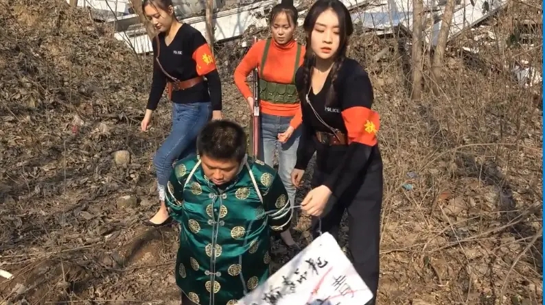 梦圆影视 三少女审问恶少-13