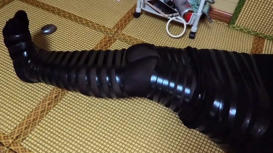 黑色绝缘胶带密集捆绑！上-3