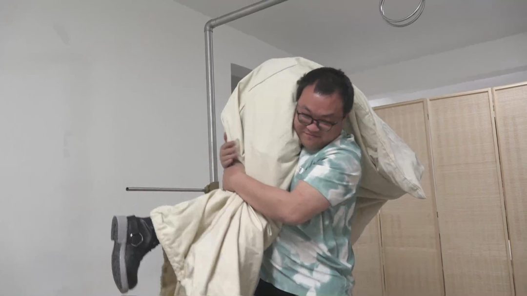 逍遥定拍作品《女神异闻录5之超级黑客的劫难》下集，顶级黑客被蒙眼堵嘴装麻袋绑回去为组织继续效力-9