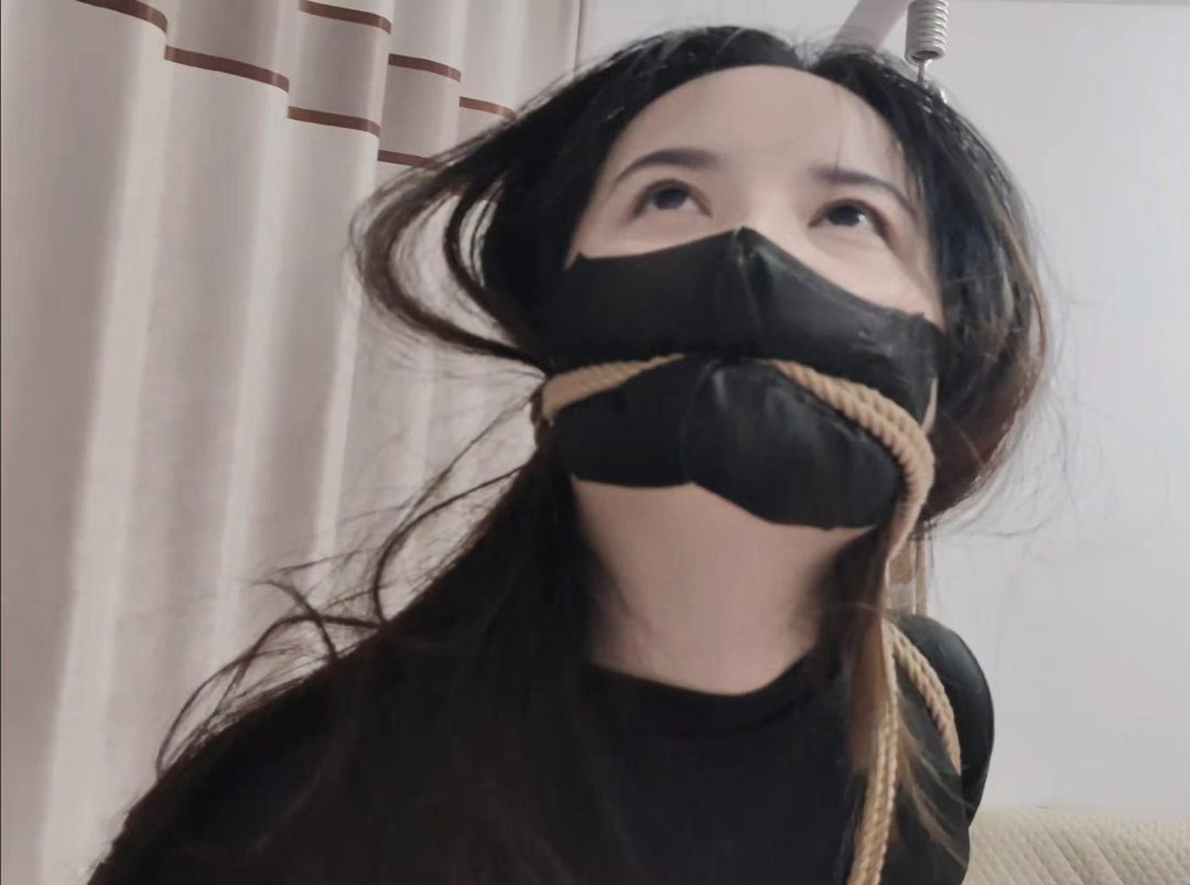 小姐姐裤里丝皮裤细跟紧缚难受的单腿吊放置展示坚持不了放下来-2