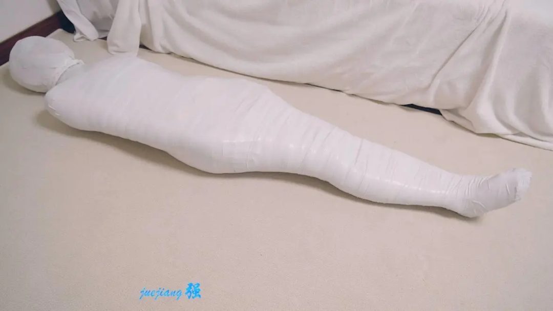 伊伊的胶带木乃伊-5