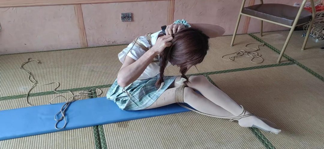 大学生妍妍《日式海老缚和日式驷马》-8
