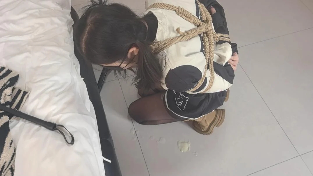 约拍黑丝攸姬 无内体验震动 开口器释放口水 电击麻痹神经 皮革头套绝闷昏迷大量失禁-8 约拍黑丝攸姬 无内体验震动 开口器释放口水 电击麻痹神经 皮革头套绝闷昏迷大量失禁-8