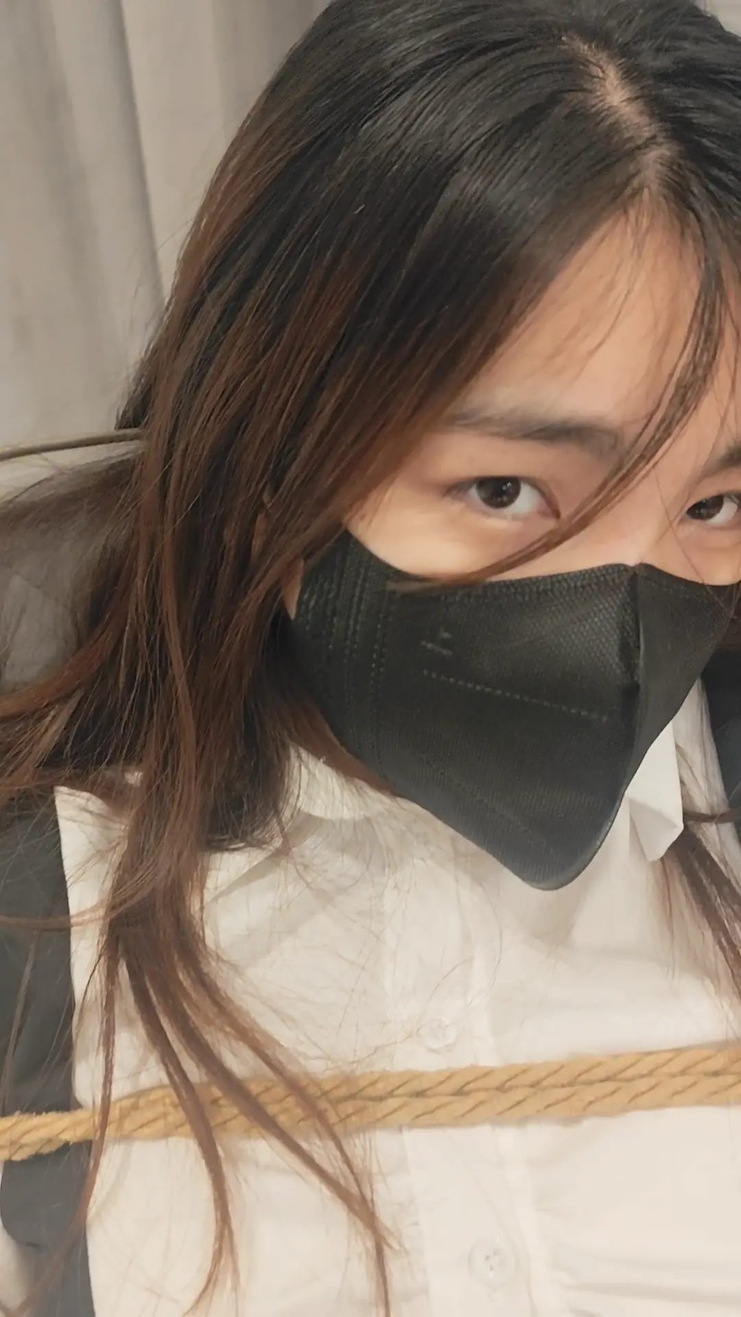 【鱼果儿】鱼果儿我没想到第一次和大家说话，没想到被迫塞着小东西就是绑着向大家求饶请求大家放过我（嘻，其实心里还是又享受又害怕的~看我的眼神）而且要打就打，干嘛吓唬我？-3