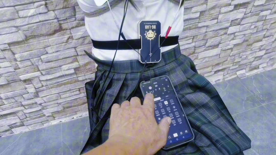 定拍转公映:希希被抓获拒不交代同伙,那就上大刑,钢针扎胸,筷子夹舌头在用钢夹夹住舌尖,在用郊狼电击片连住用150码电击,她能交代吗...-5
