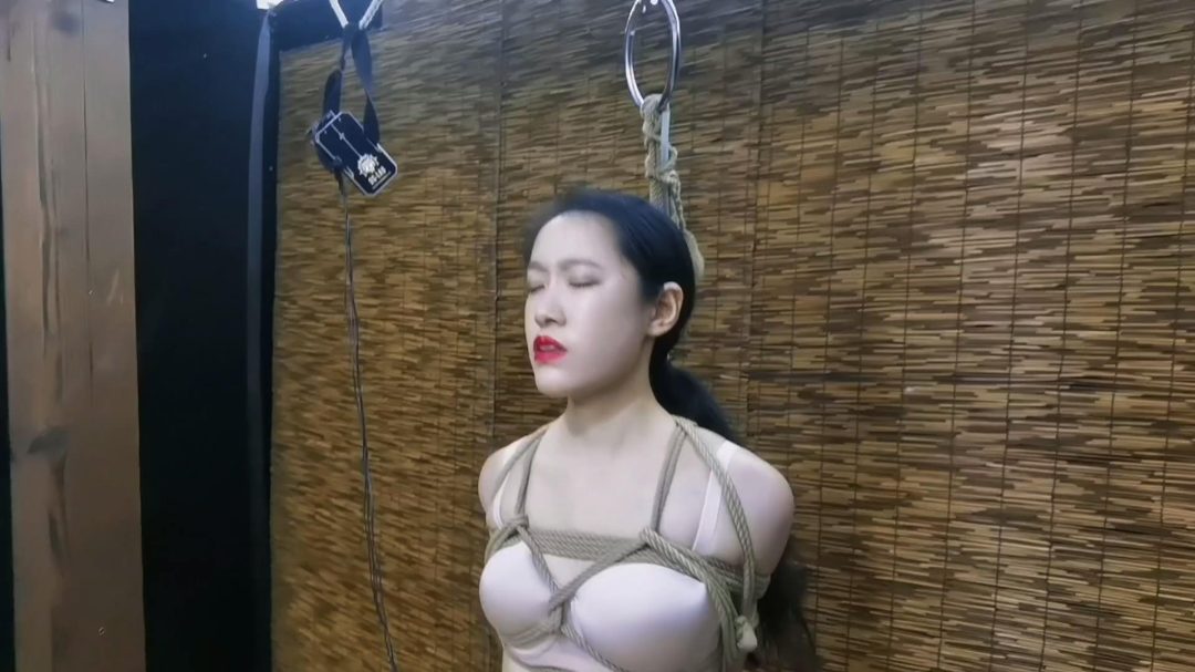 把艺仙儿后手观音紧缚到水盆里,,远程遥控电刑和水刑,最后是什么结果...-1