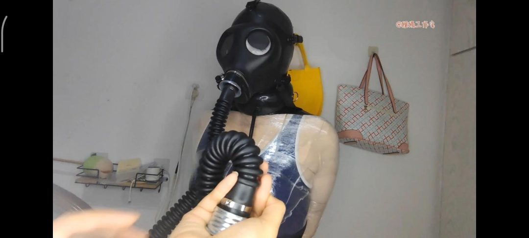 zentai+保鲜膜+乳胶项圈+胶带全包头zhi息(+防毒面具)下篇-2 zentai+保鲜膜+乳胶项圈+胶带全包头zhi息(+防毒面具)下篇-2