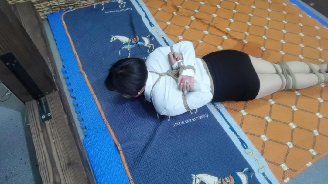李然五花,紧缚大口球日式口夹驷马,后高手大口球紧缚挣扎,越挣扎越舒服,缓解压力的好方法...-7