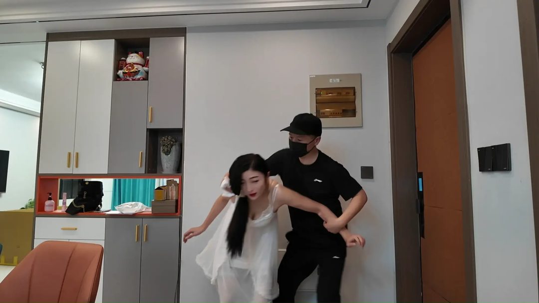【李大侠】定拍佳佳-入室绑架人妻之白丝睡裙 第一集-1