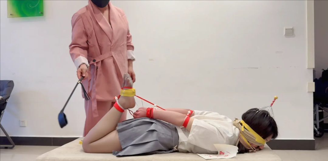 人性的考验 捆绑 双脚绑 堵嘴 蒙眼睛 胶带-9