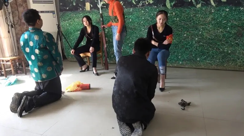 梦圆影视 三少女审问恶少-9