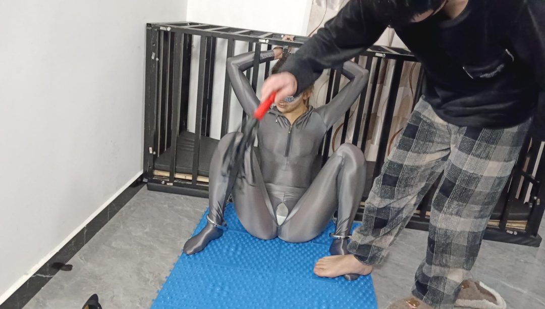 指压板上的光泽衣（指压板 虐足 虐胸 体罚）-5
