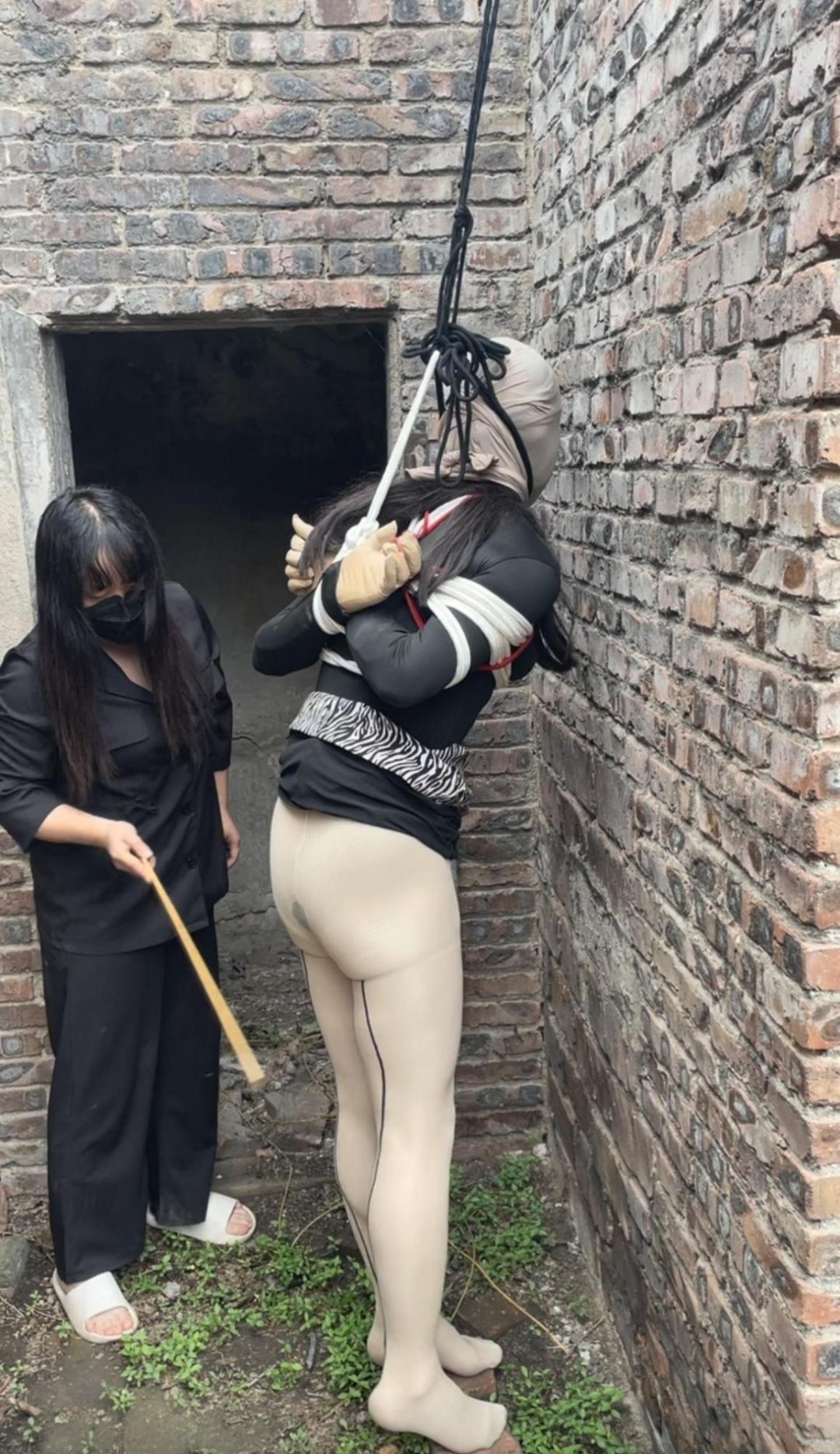 废弃院子 院墙吊起-2