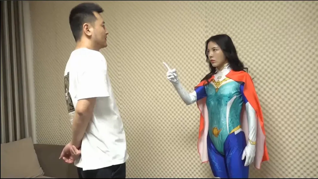 灰鸟女超人格蕾丝奴隶-6