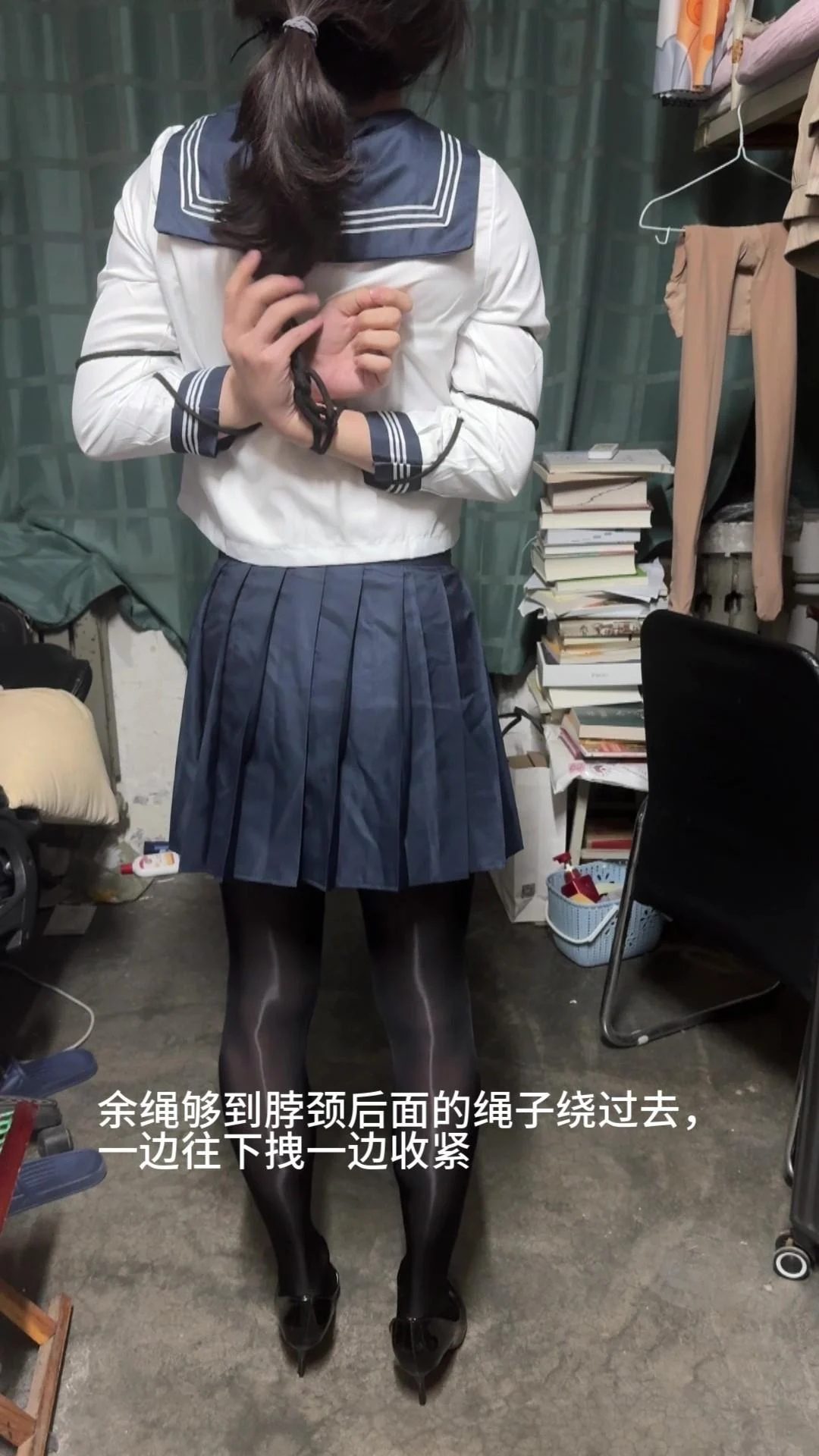 五花自缚教学翻车，还好宿舍摸到小刀了不然真的绝望......水手服+马油黑丝+侧空高跟-3