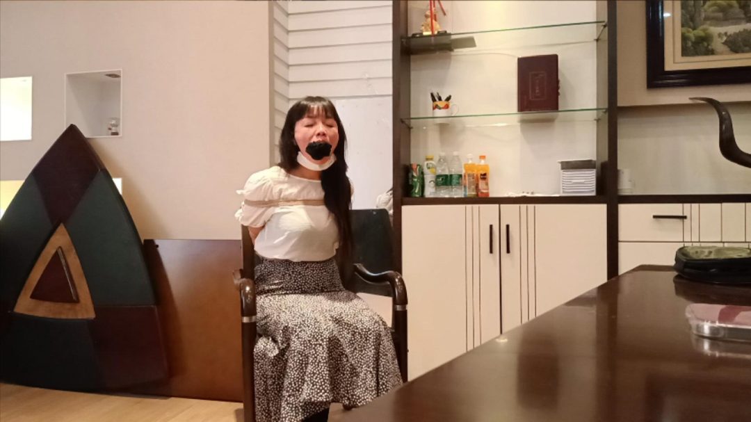 办公室捆绑丝袜堵嘴并蒙嘴-5