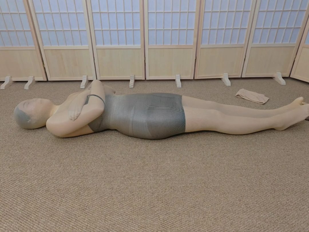妹子初次体验丝袜全包，多层肤色丝袜衣，正反套多层单筒全包丝袜-4