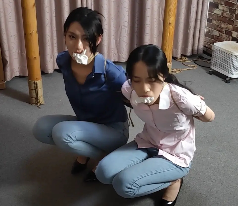 双人 牛仔裤五花大绑-4