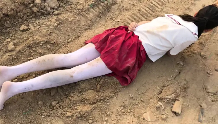 jk白丝土路打滚弄脏-4