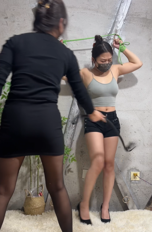 母女组合五花捆绑、蹦迪、黑丝、高跟、十字架禁锢-3